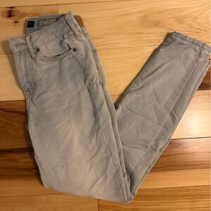 high waisted light wash jeans